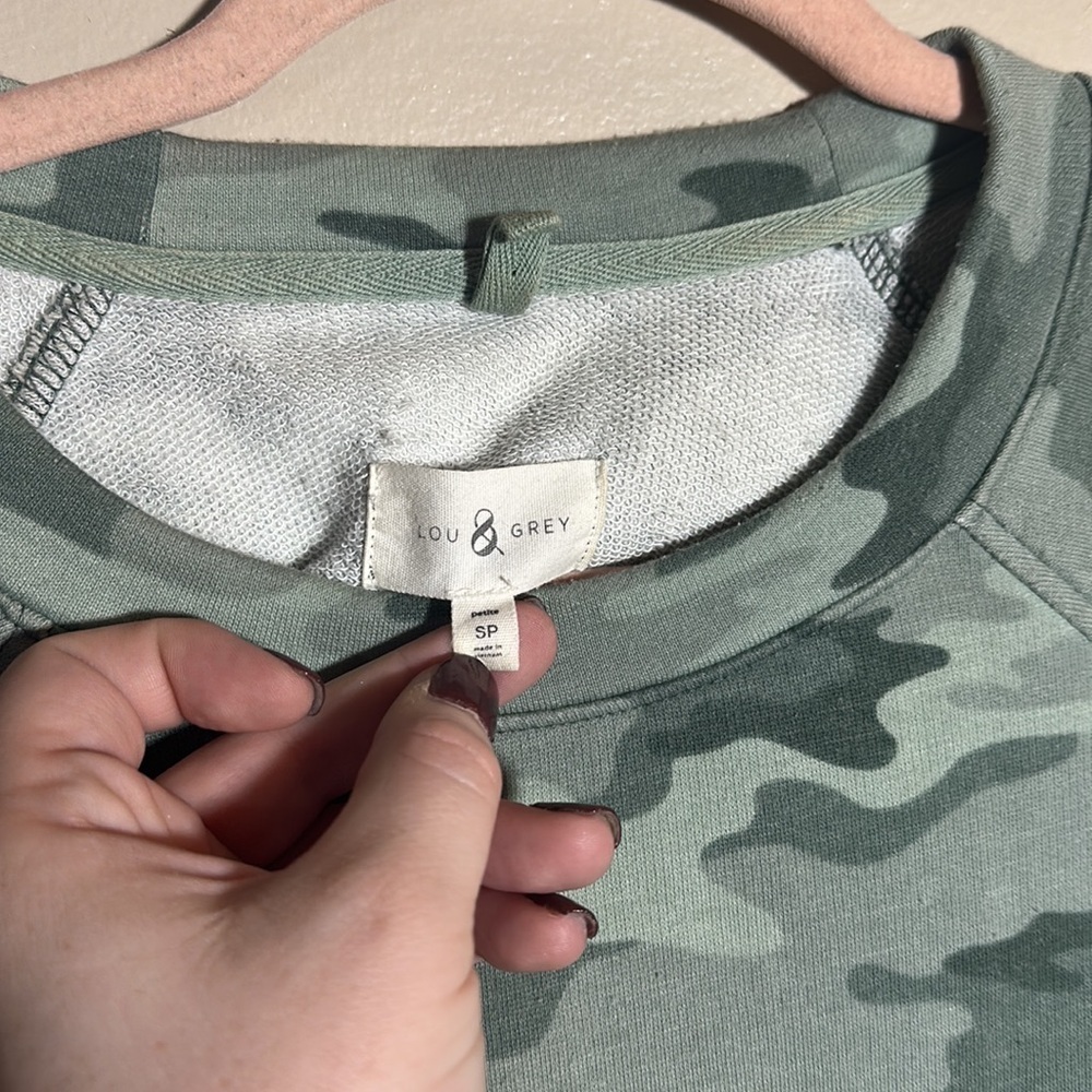Lou & Grey Camo Sweatshirt | Petite Small - Picture 2 of 3